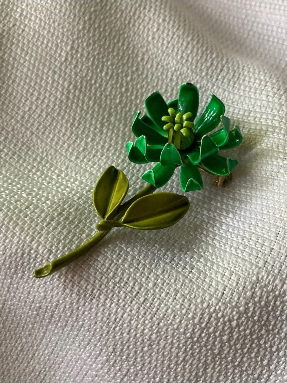 Vintage Ornate Design Green Enamel Flower Brooch Pin!